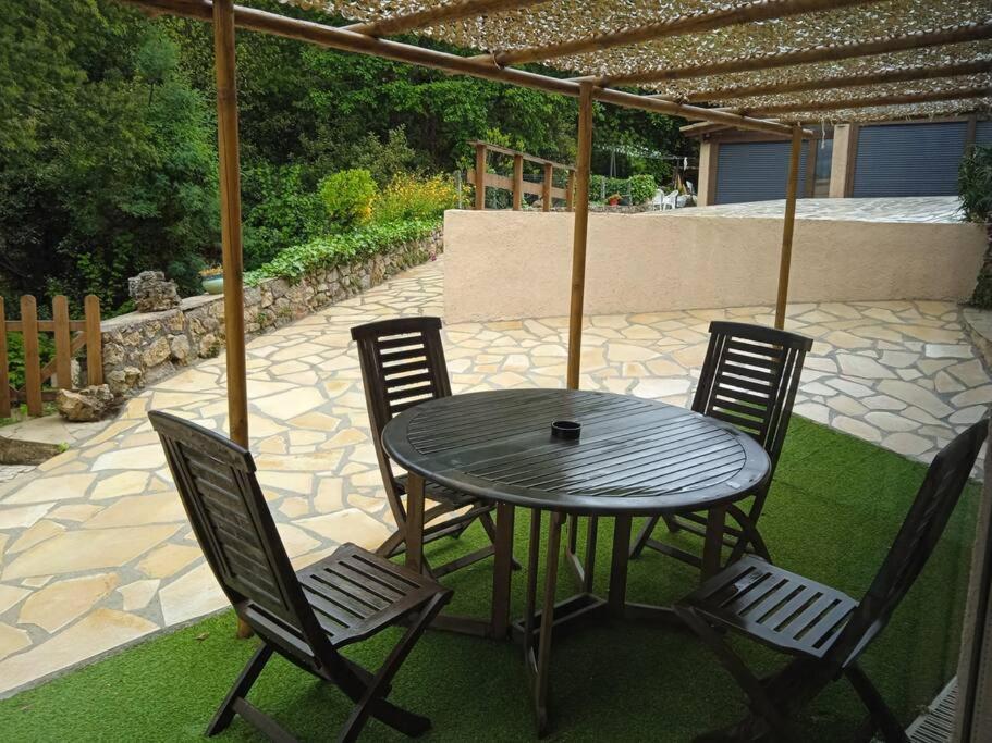 Appartement Neuf Et Independant Dans Rez-De-Villa วาลูริส ภายนอก รูปภาพ