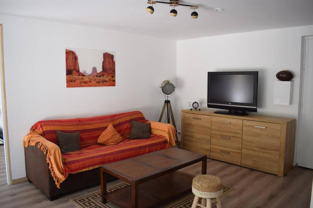 Appartement Neuf Et Independant Dans Rez-De-Villa วาลูริส ภายนอก รูปภาพ
